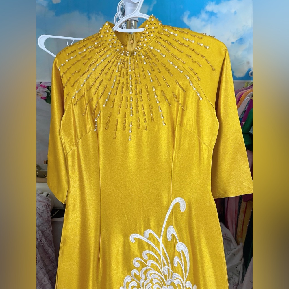Ao dai Valentino, Vietnamese traditional long dress set 2 m medium yellow new 🎁